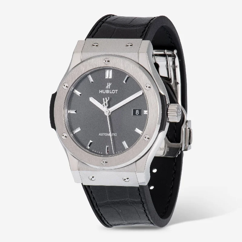 men’s wristwatch with sapphire crystal-Hublot Classic Fusion Titanium Automatic Men's Watch 542.NX.7071.LR